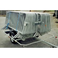 Remorque porte barrières avec roue de secours et immatriculation