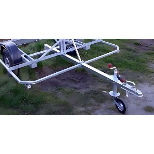 Remorque porte barrières avec roue de secours et immatriculation
