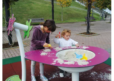 Table de jeux inclusive Eidos avec caléidoscope