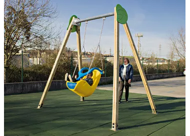 Balançoire inclusive adaptée aux enfants différents