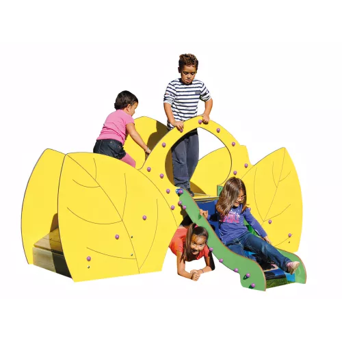 Toboggan inclusif en bois pour enfants différents