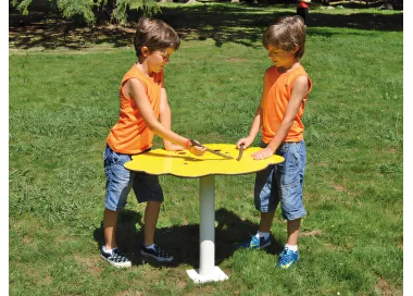 Table Nuage inclusive pour enfants différents
