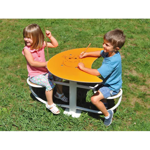 Table Lune inclusive en polyéthylène et acier