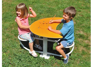 Table Lune inclusive en polyéthylène et acier