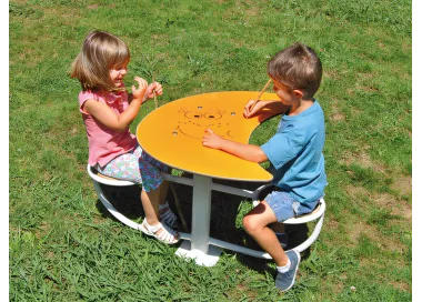 Table Lune inclusive en polyéthylène et acier