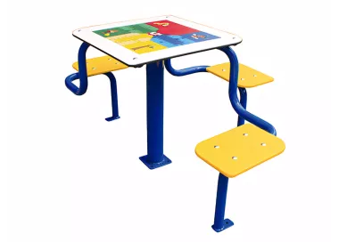 Table de jeux inclusive avec sièges intégrés