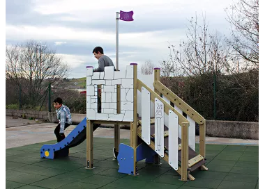Parc enfants Pesués avec tour et glissière