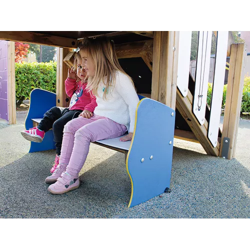 Parc enfants Pesués avec tour et glissière
