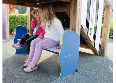 Parc enfants Pesués avec tour et glissière