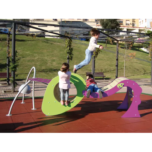 Fourmi en bois avec tunnel et toboggan