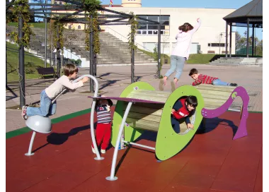 Fourmi en bois avec tunnel et toboggan