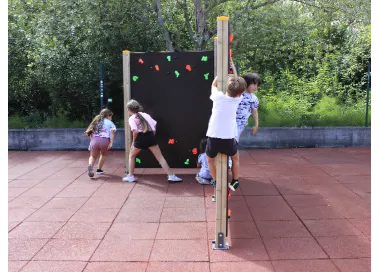 Mur d'escalade en bois lamellé 2m