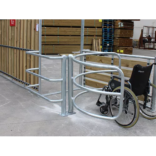 Porte d'accès piste sportive fauteuil roulant