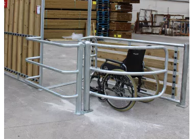 Porte d'accès piste sportive fauteuil roulant