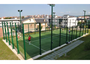 Piste de padel réglementaire aluminium et verre