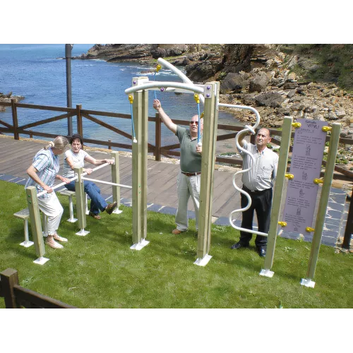 Groupe d'exercices fitness extérieur bois et acier