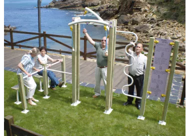 Groupe d'exercices fitness extérieur bois et acier