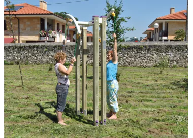 Étirement du dos en bois et acier