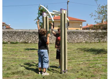 Étirement du dos en bois et acier