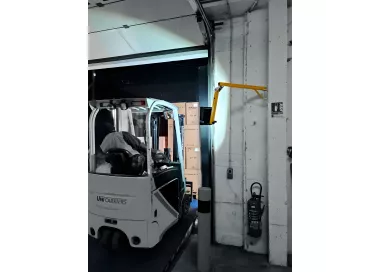 Projecteur LED de quai sur bras articulé