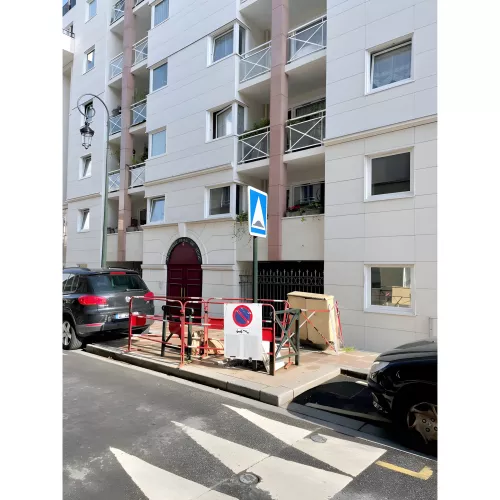 Barrière de chantier acier avec bandes réfléchissantes