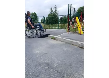 Rampe d'accès pliable antidérapante 300 kg PMR