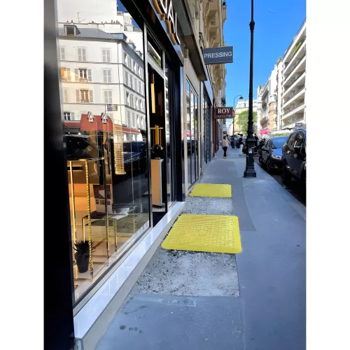 Plaque de chaussée antidérapante renforcée acier