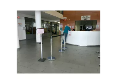 Poteau d'information plastique fixe avec panneau A4