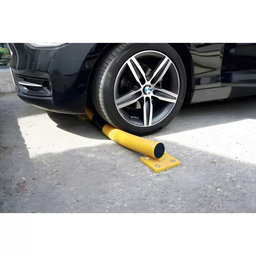Butée de parking déformable avec capuchons
