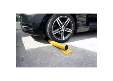 Butée de parking déformable avec capuchons