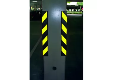 Protection d'angle caoutchouc noir et jaune aluminium