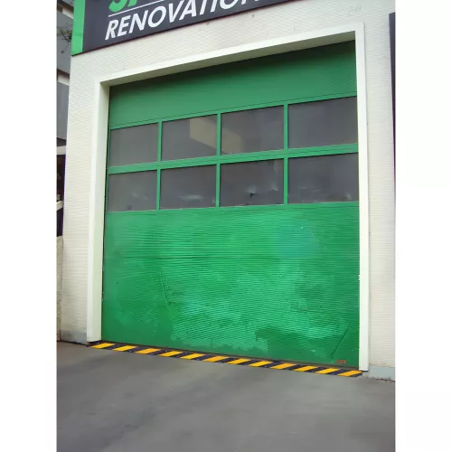 Rampe de portail automatique en caoutchouc avec bandes jaunes