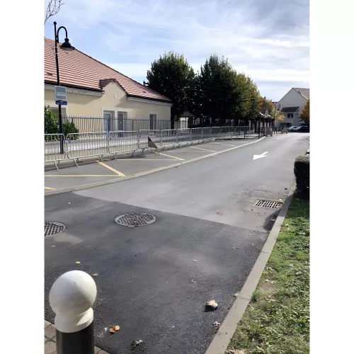 BARRIÈRE DE POLICE