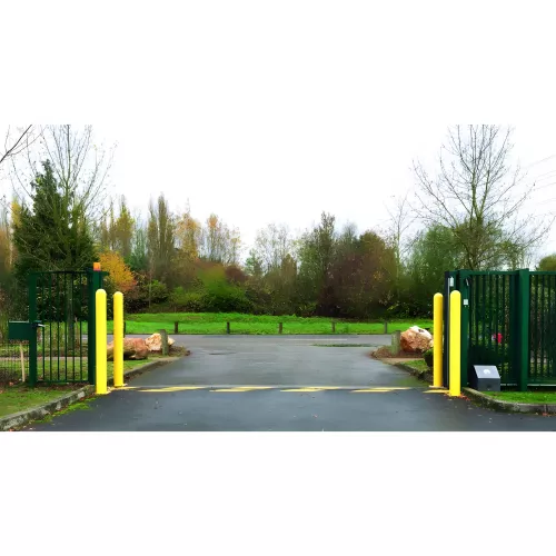 Poteau protection acier jaune noir à platine