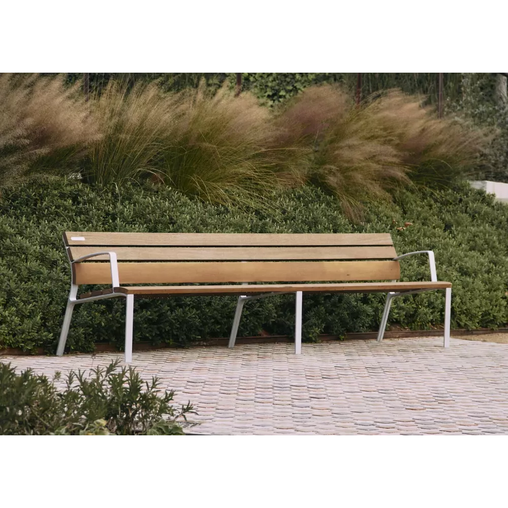 Banc Neoromantico Liviano 175 cm - RAL 9005 - Bois tropical FSC - Livré monté Banc Neoromantico Liviano 175 cm - RAL 9005 - Bois tropical FSC - Livré monté