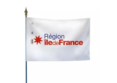 Drapeau région Île-de-France avec lance bronze