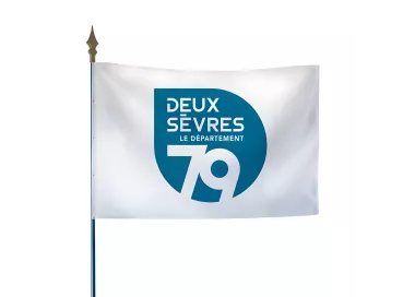 Drapeau sur hampe du Conseil Départemental des Deux-Sèvres