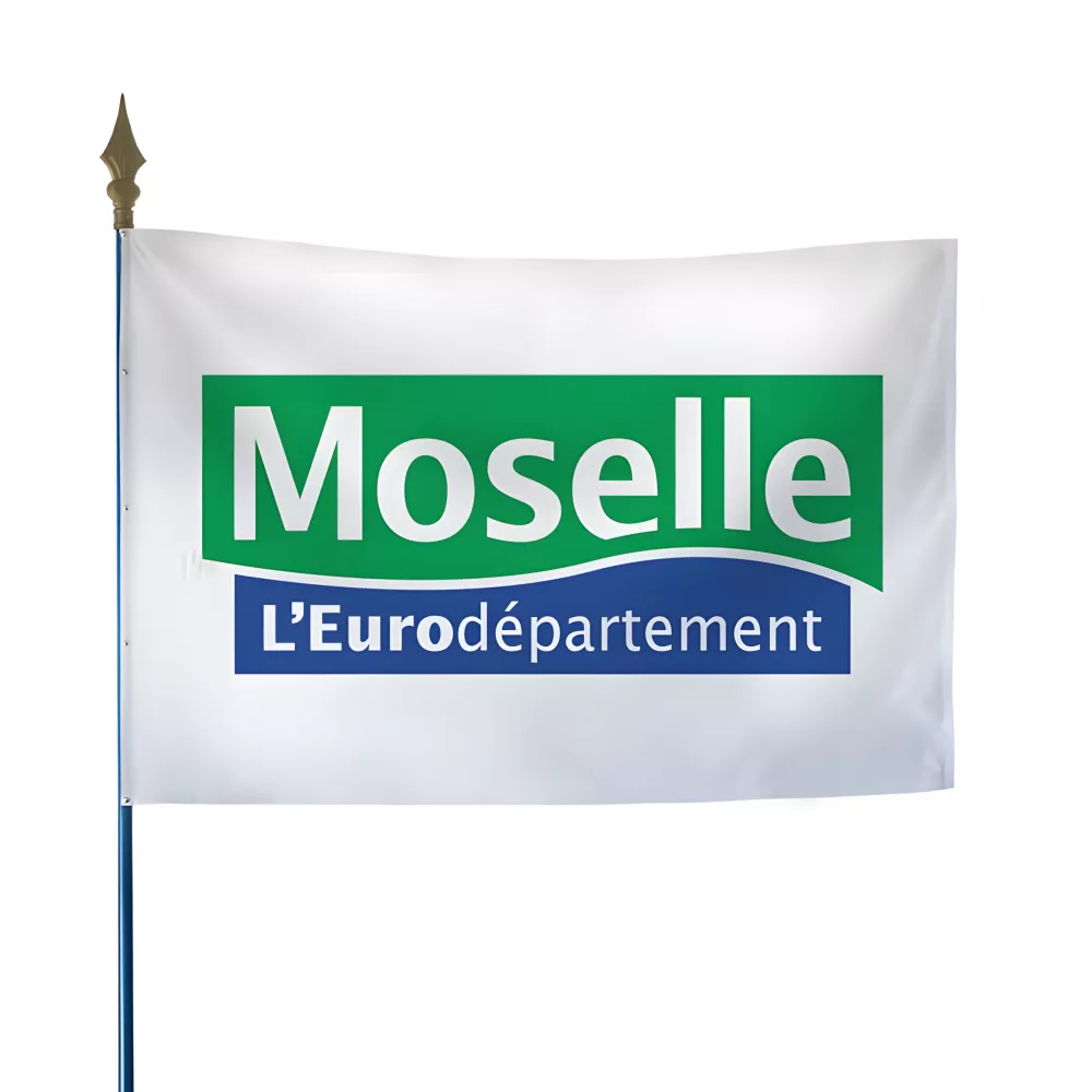 Drapeau du Conseil Départemental de la Moselle avec hampe Drapeau du Conseil Départemental de la Moselle avec hampe