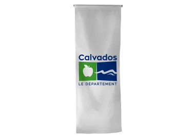 Oriflamme personnalisée du Conseil Départemental du Calvados en maille polyester