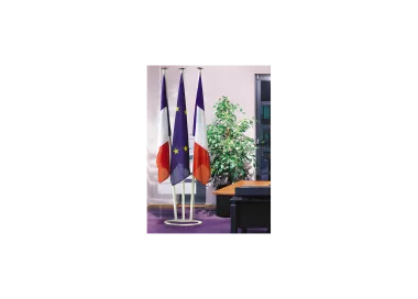 Pied 3 places pour drapeaux ou mâts d'intérieur